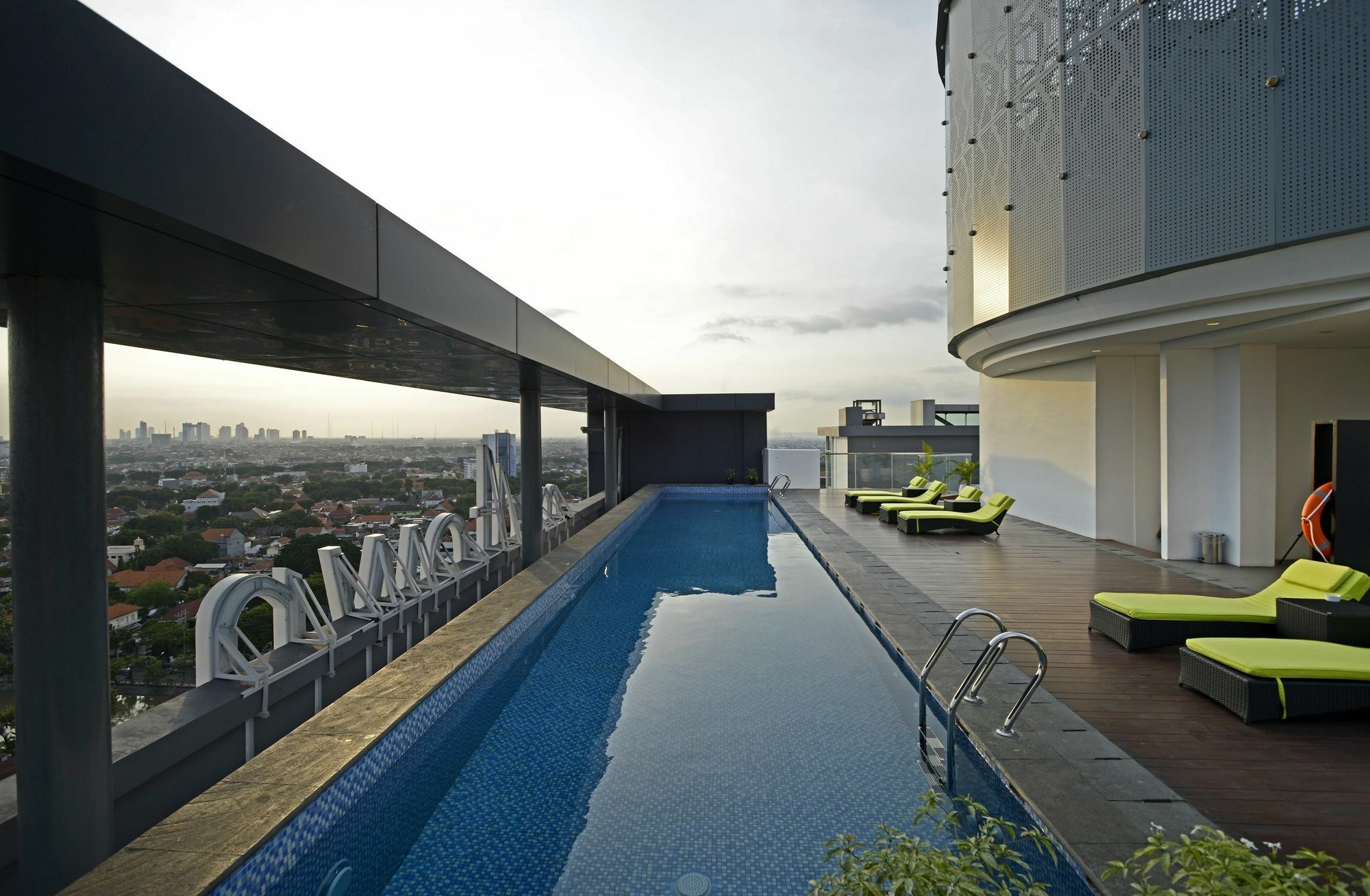 Midtown Residence Surabaya Esterno foto