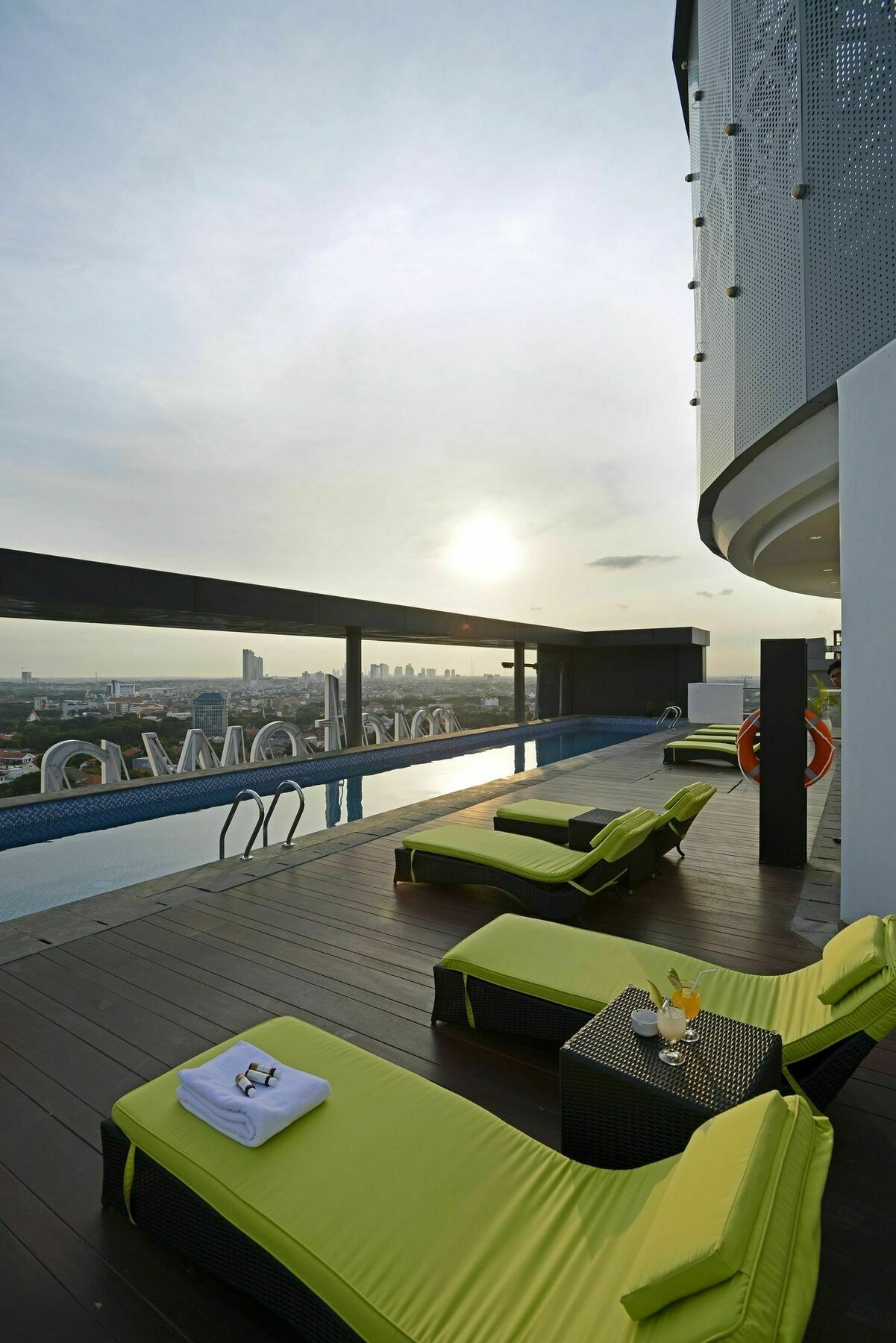 Midtown Residence Surabaya Esterno foto